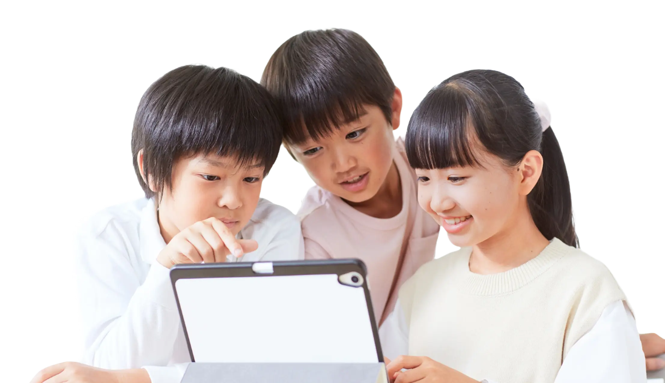 子どもたちがタブレットで学んでいる様子
